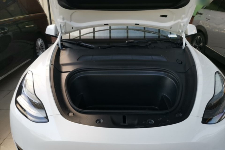 Tesla Model Y 2024 car image #25