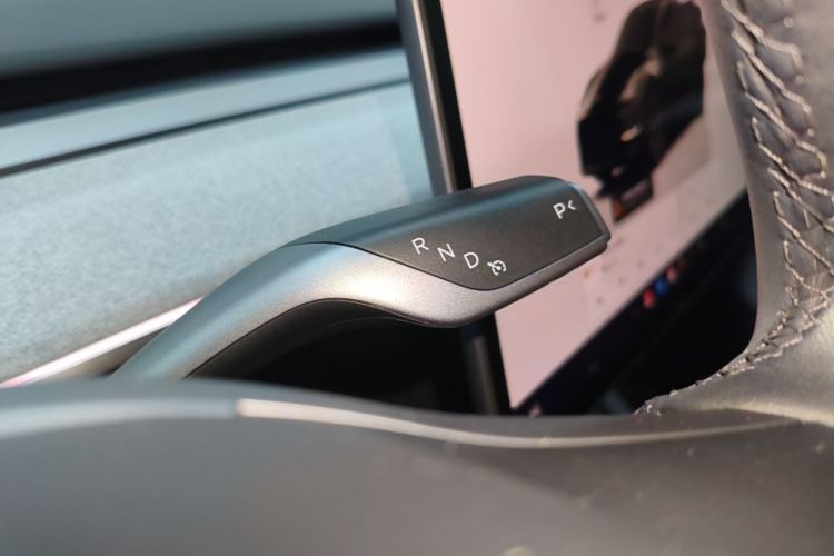 Tesla Model Y 2024 #14 Tesla Model Y 2024 car image #14