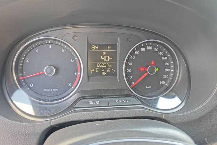 Volkswagen Polo 2015 car image #12