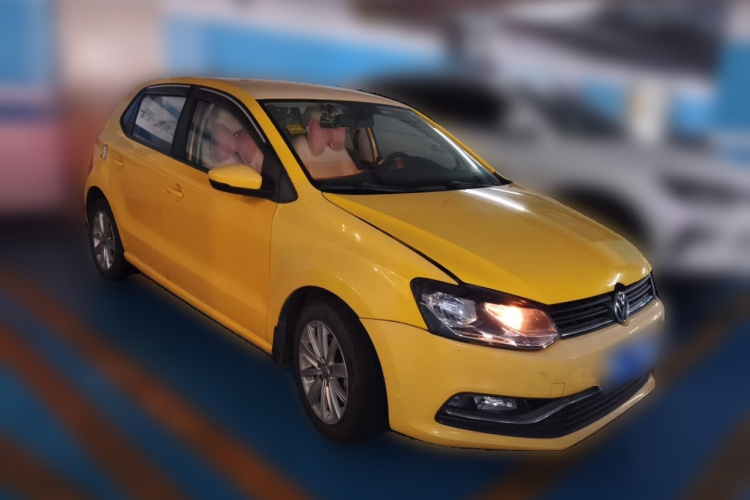 Volkswagen Polo 2015 car image #4