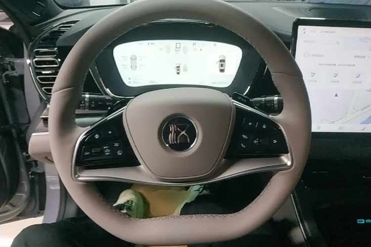 BYD Han 2025 immagine di auto #11