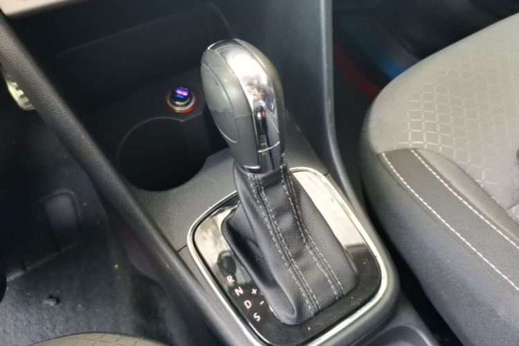 Volkswagen Polo 2016 car image #14