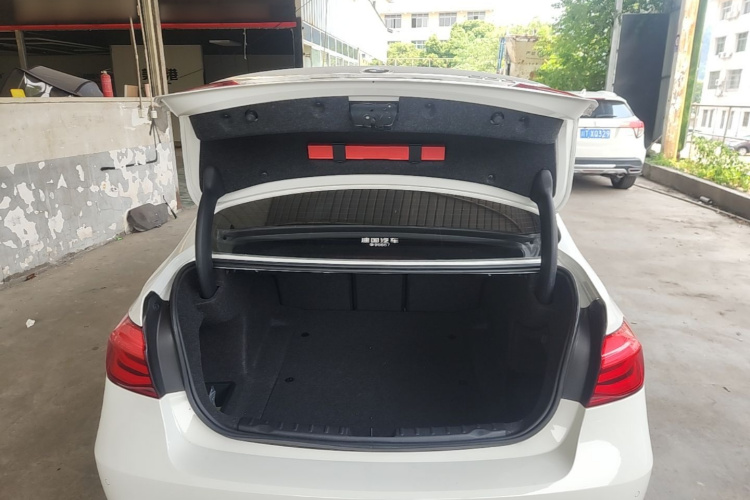 BMW 3 Series 2018 #19 BMW 3 Series 2018 car image #19