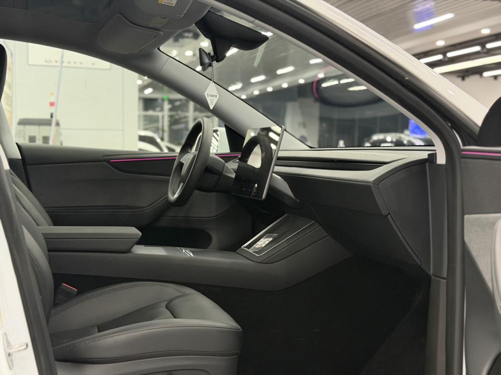 Tesla Model Y 2025 car image #17