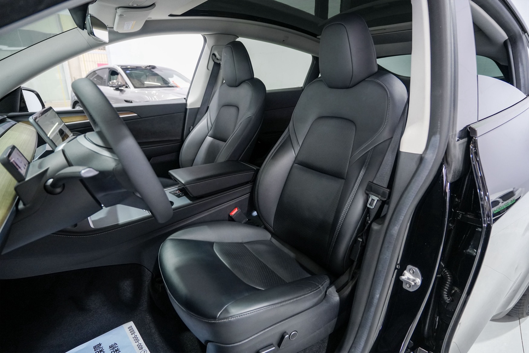 Tesla Model Y 2023 car image #6