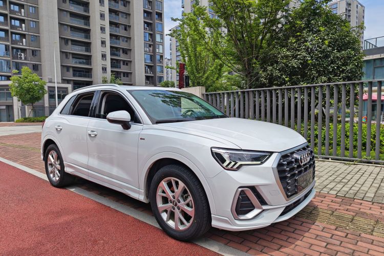 Audi Q3 2019 #4 Audi Q3 2019 car image #4