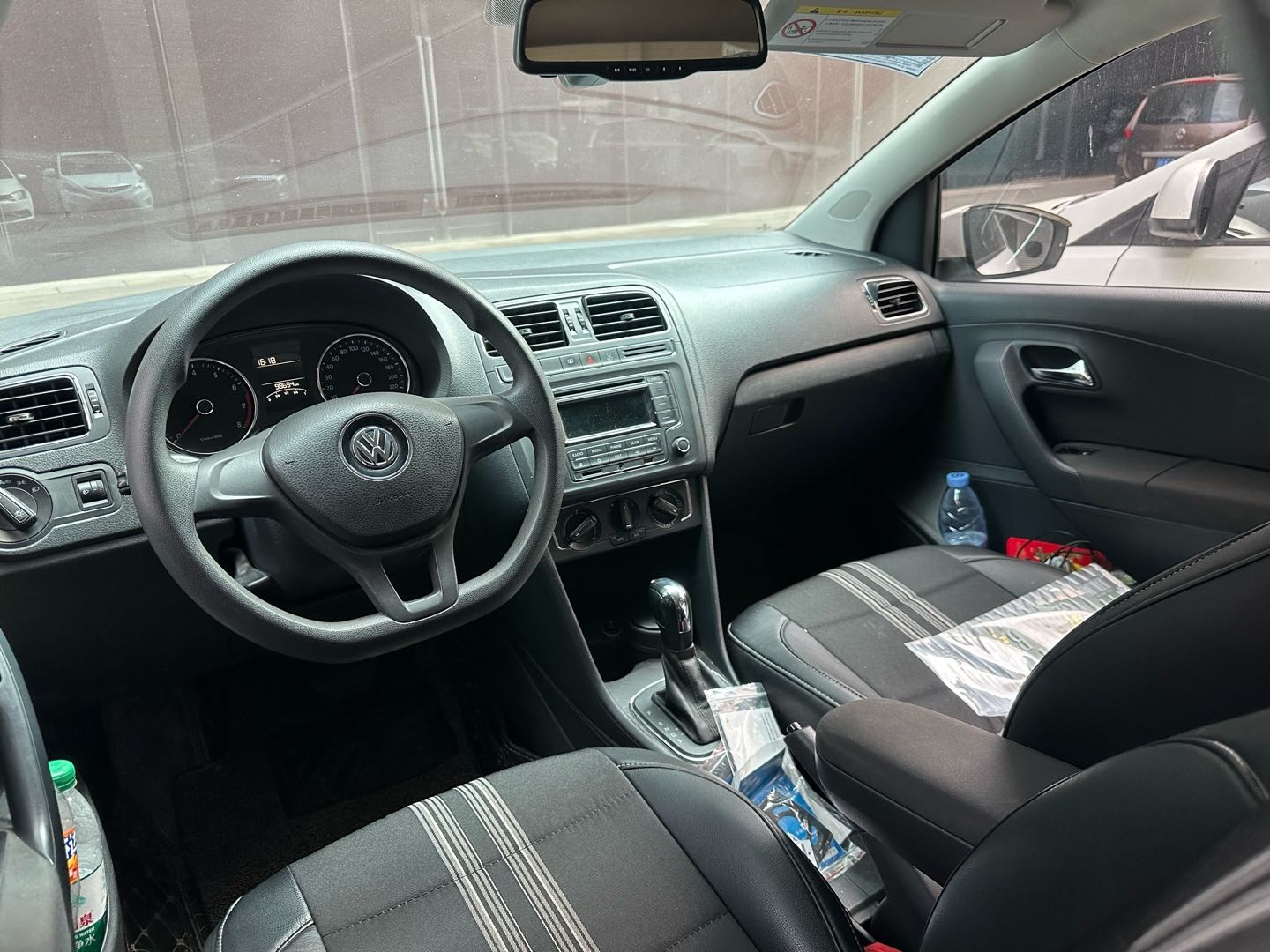 Volkswagen Polo 2015 car image #11