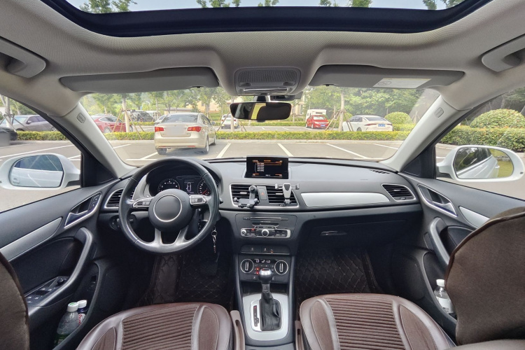 Audi Q3 2018 car image #19