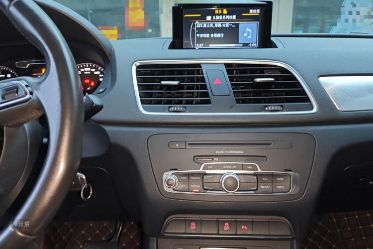 Audi Q3 2015 car image #15
