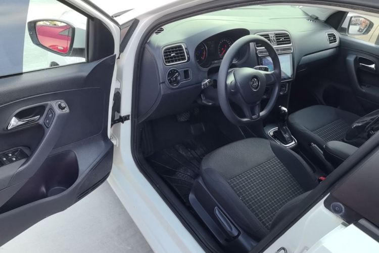 Volkswagen Polo 2015 #16 Volkswagen Polo 2015 car image #16