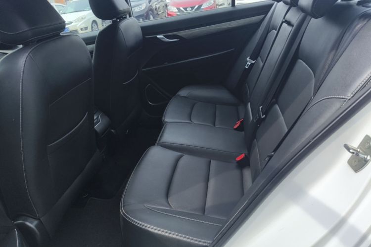 GEELY Emgrand 2019 car image #17