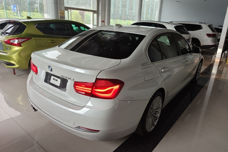 BMW 3 Series 2018 car image #7