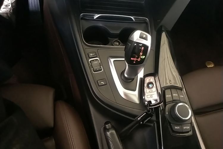 BMW 3 Series 2018 car image #14