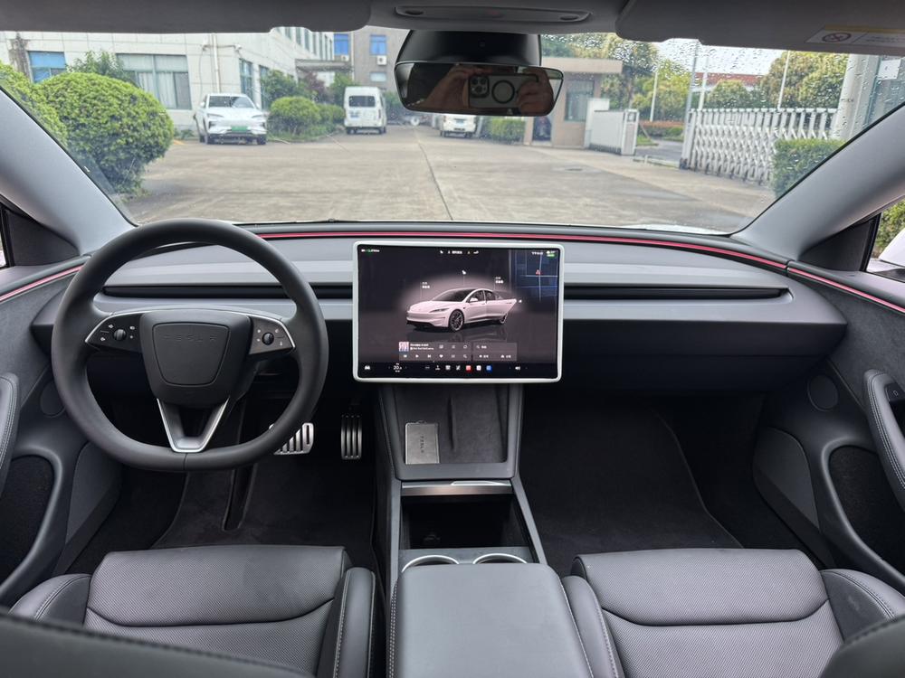 Tesla Model 3 2025 car image #8