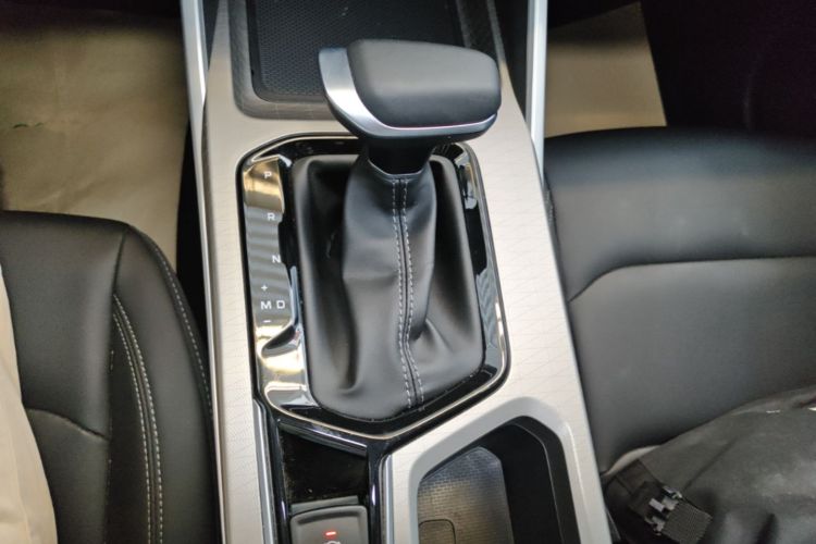 GEELY Emgrand 2025 image de voiture #14