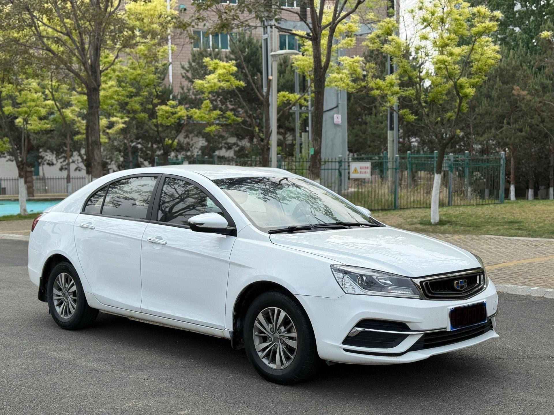 GEELY Emgrand 2018 car image #3