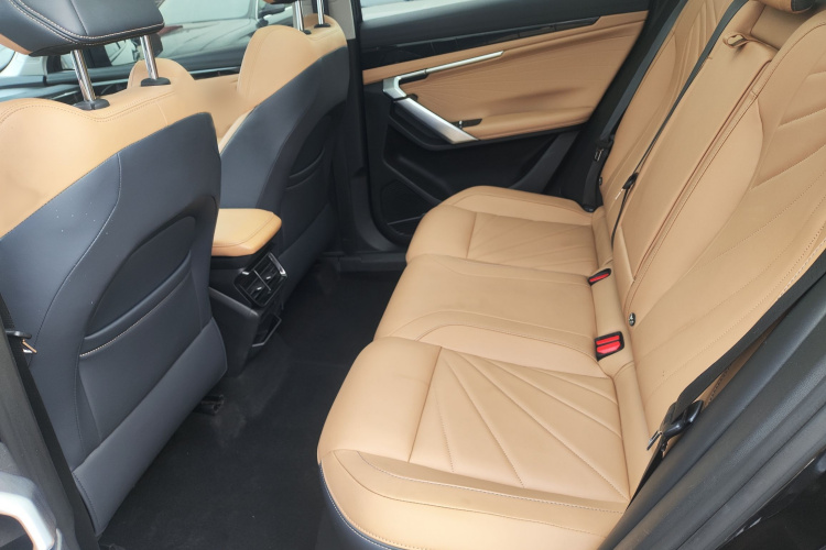 GEELY Boyue L 2023 car image #12