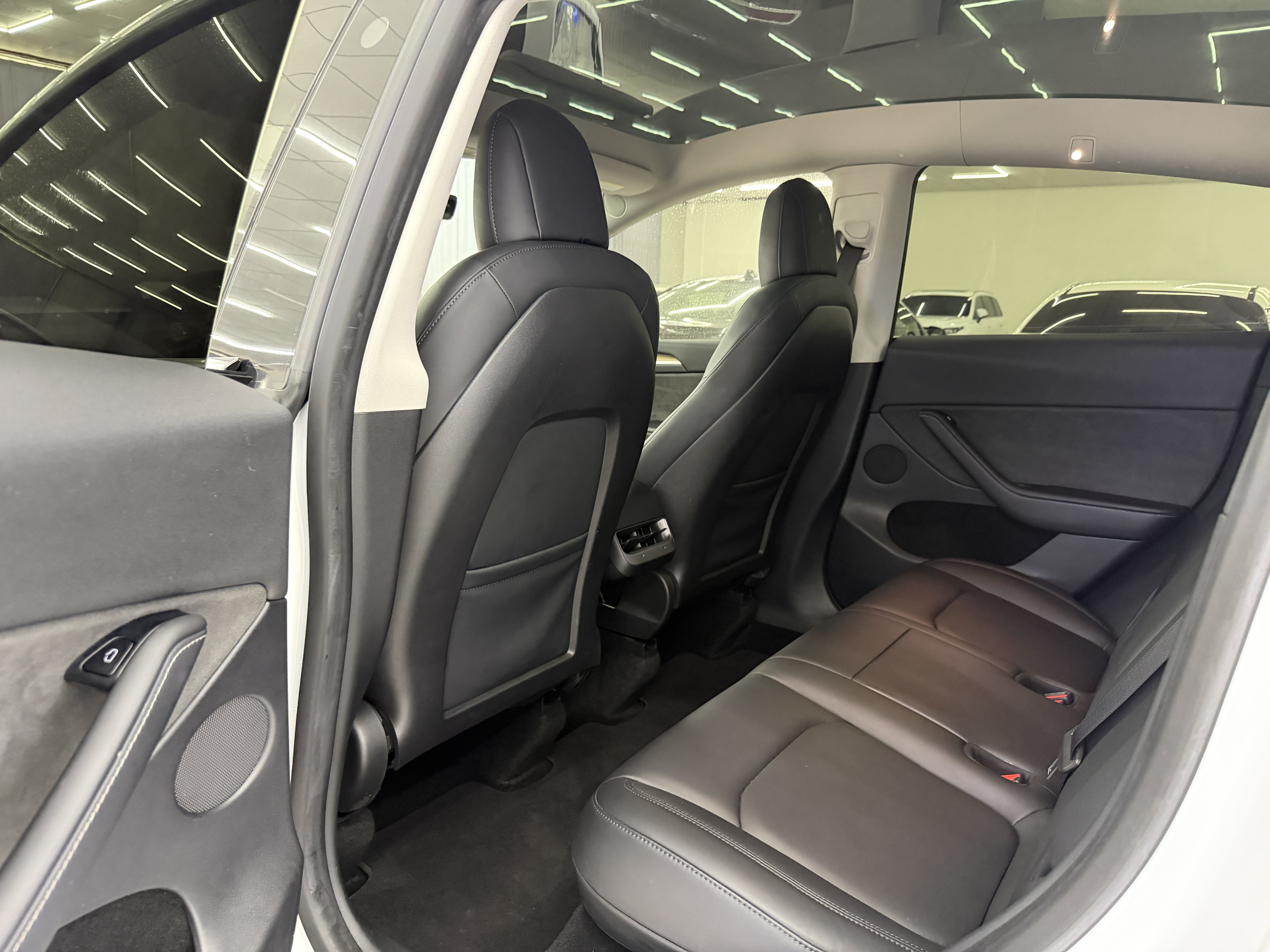 Tesla Model Y 2021 car image #5