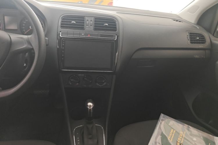 Volkswagen Polo 2018 immagine di auto #13