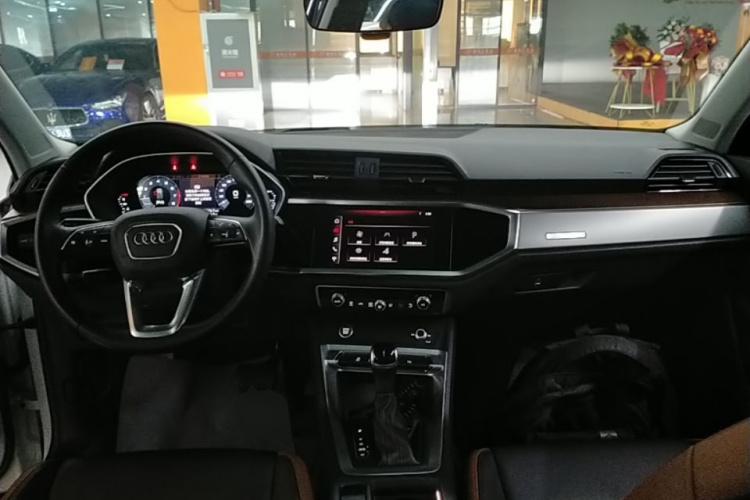 Audi Q3 2021 #10 Audi Q3 2021 car image #10