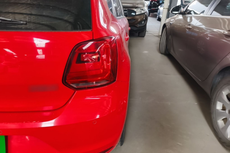 Volkswagen Polo 2015 car image #8