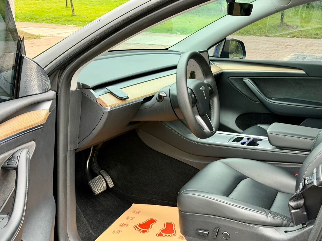 Tesla Model Y 2023 #9 Tesla Model Y 2023 car image #9