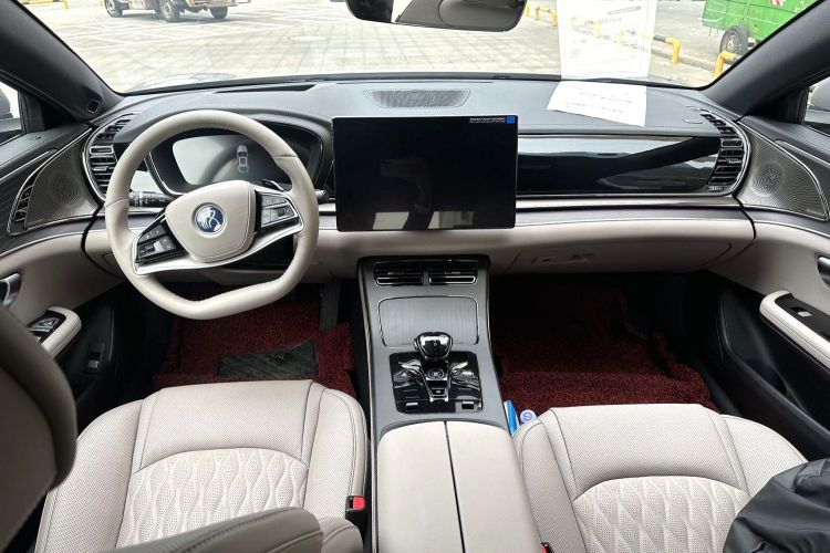 BYD Han 2025 car image #10