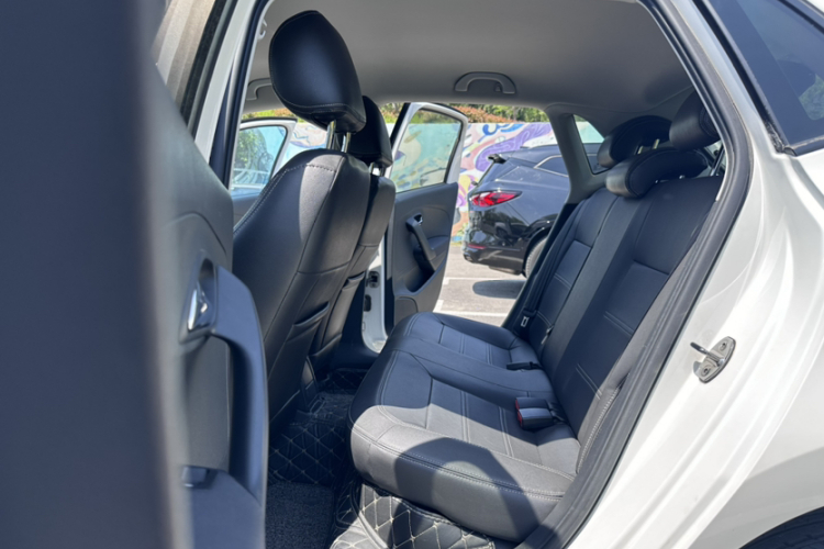 Volkswagen Polo 2018 car image #12