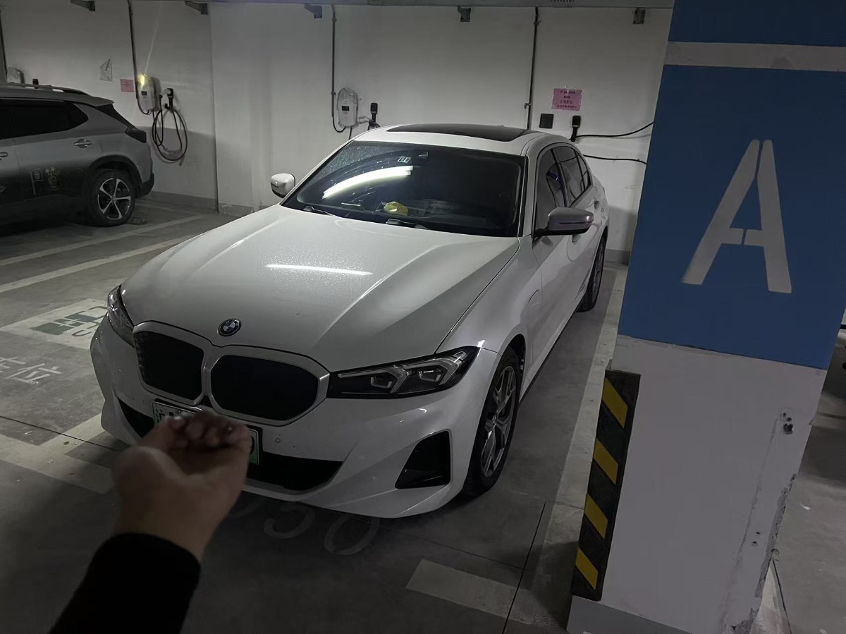BMW i3 2024 car image 