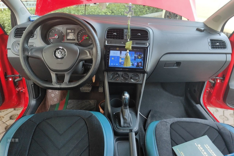 Volkswagen Polo 2018 car image #11