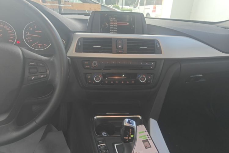 BMW 3 Series 2015 #17 BMW 3 Series 2015 car image #17