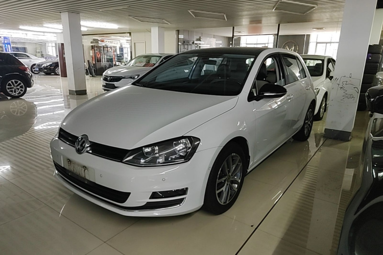 Volkswagen Golf 2017 car image #2