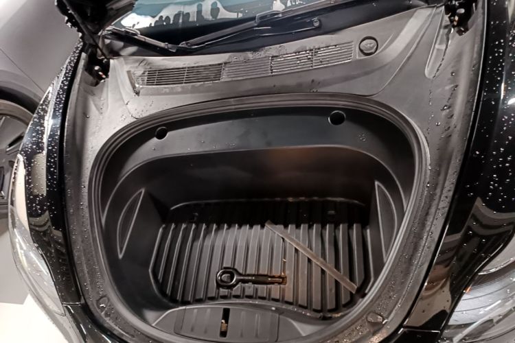 Tesla Model 3 2023 car image #20