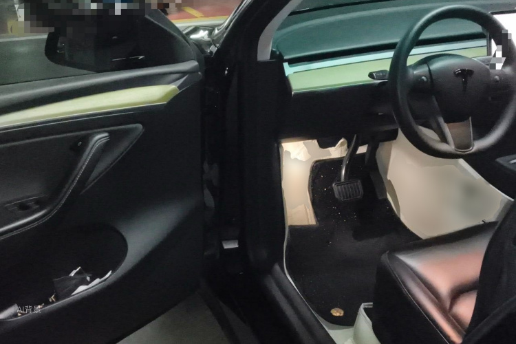 Tesla Model Y 2023 car image #18