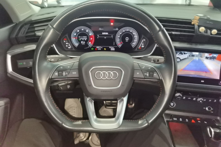 Audi Q3 2022 car image #11