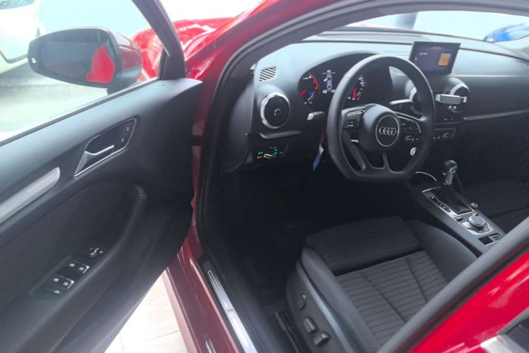Audi A3 2019 car image #16