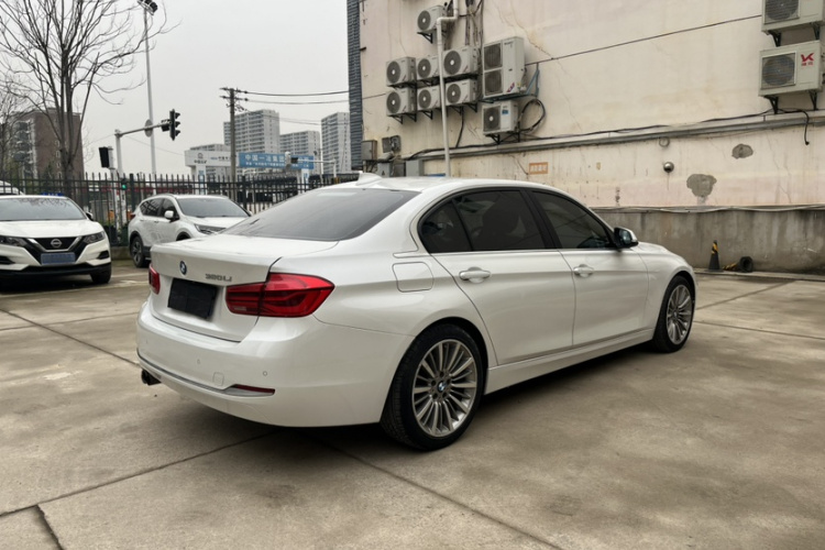 BMW 3 Series 2018 car image #14
