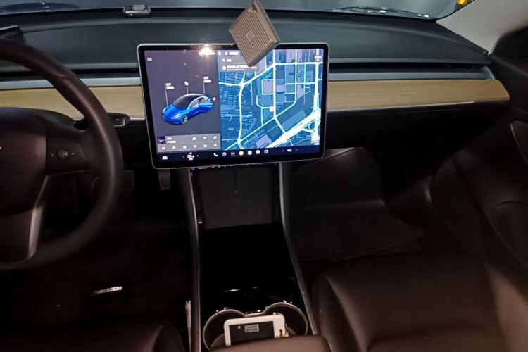 Tesla Model 3 2020 car image #13