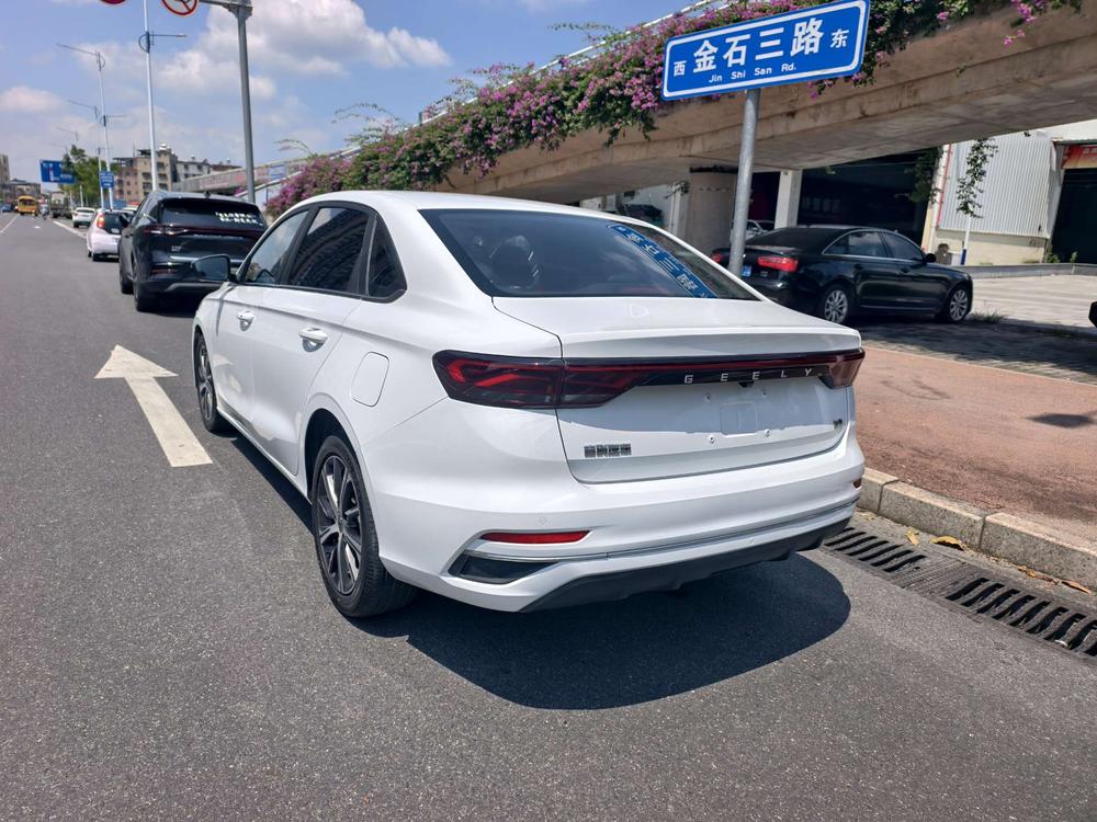 GEELY Emgrand 2022 car image #4