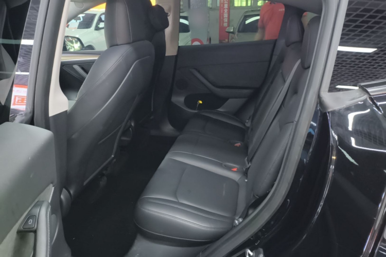 Tesla Model Y 2021 immagine di auto #17