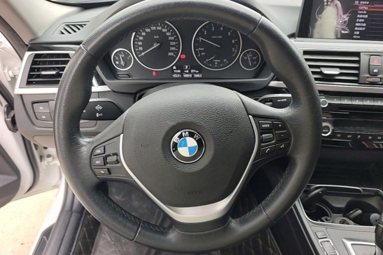 BMW 3 Series 2017 #15 BMW 3 Series 2017 car image #15