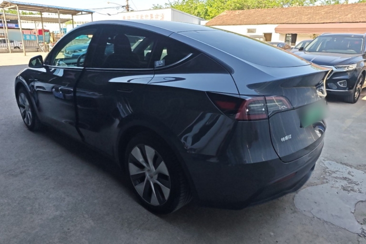 Tesla Model Y 2022 #5 Tesla Model Y 2022 car image #5