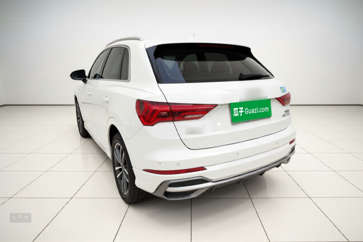 Audi Q3 2022 car image #5