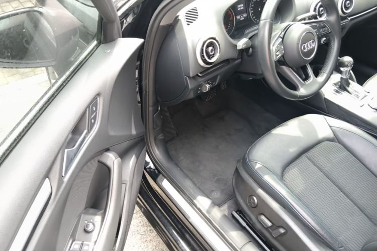 Audi A3 2019 car image #16