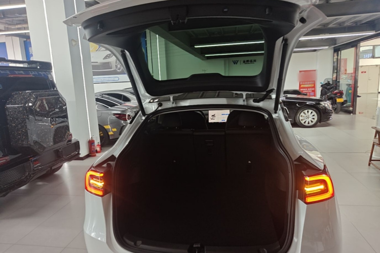 Tesla Model Y 2022 #19 Tesla Model Y 2022 car image #19
