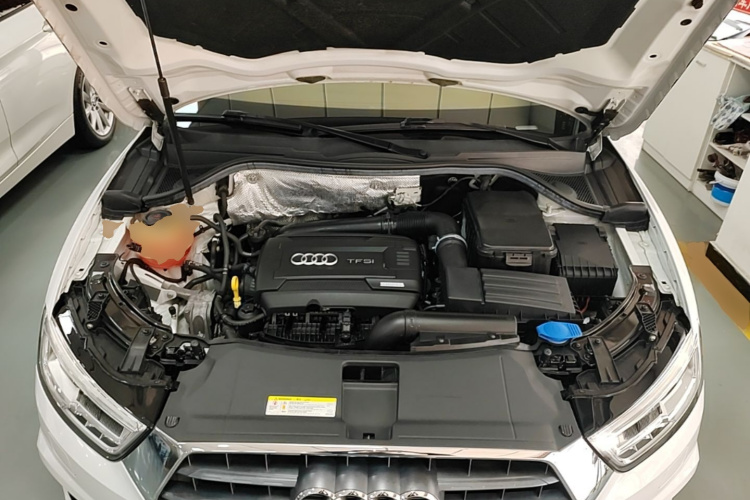 Audi Q3 2019 car image #23