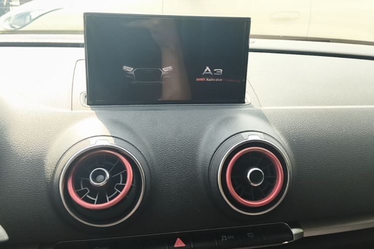 Audi A3 2018 car image #13