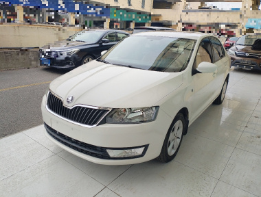Skoda Rapid 2015 Skoda Rapid 2015 car image