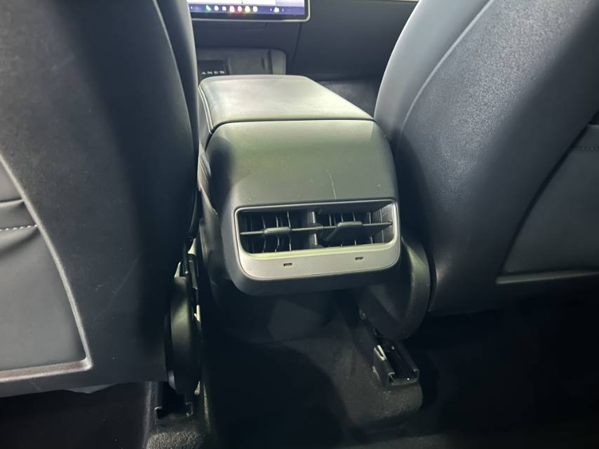 Tesla Model Y 2022 #10 Tesla Model Y 2022 car image #10