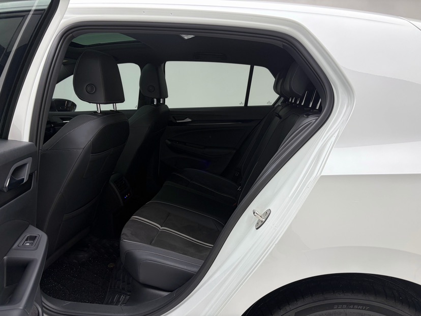 Volkswagen Golf 2023 car image #4
